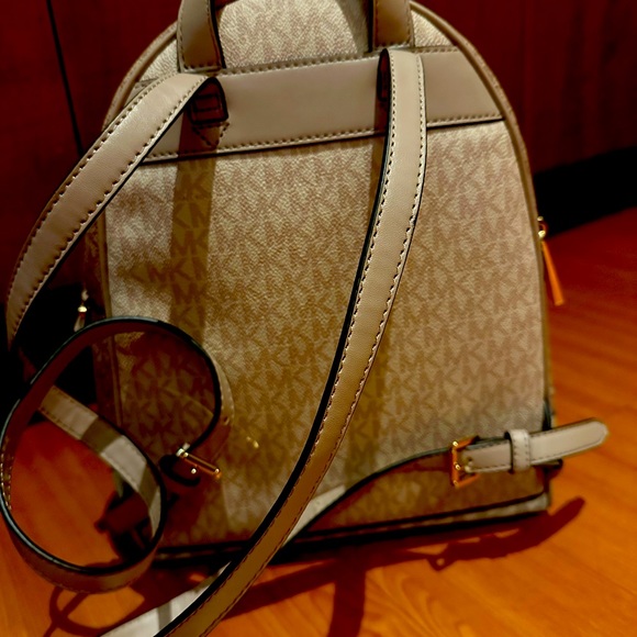 Rhea Medium Color-Block Logo Backpack - Picture 4 of 4